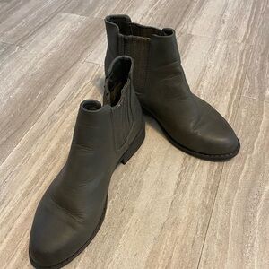 Forever 21 Women's  Grey Ankle Boots Size 5.5 Low Heel Booties